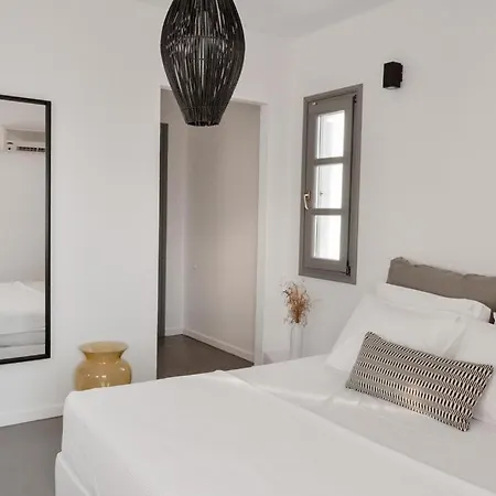 Cliff Villa Sarakiniko (Paros)