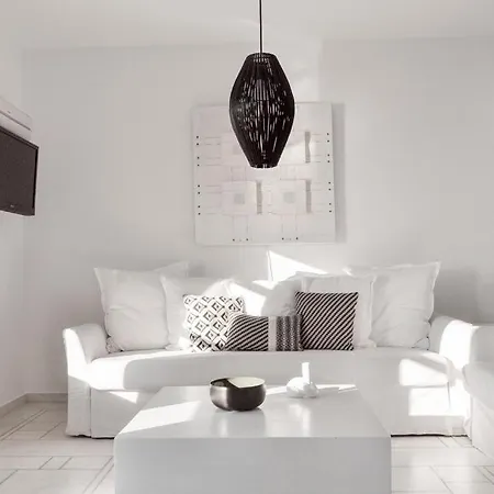 Cliff Sarakiniko (Paros)