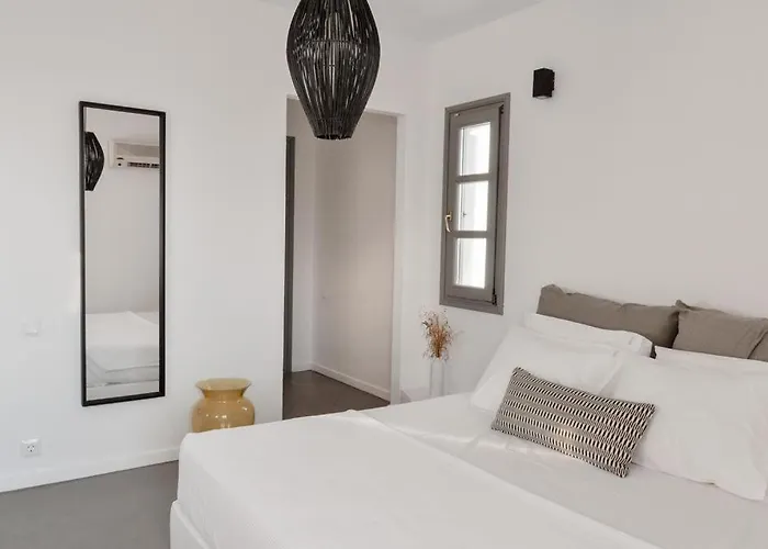 Cliff Villa Sarakiniko (Paros)