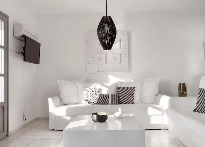 Cliff Sarakiniko (Paros)